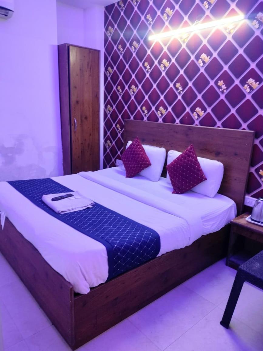 Suites Admiral Delhi Airport New Delhi Eksteriør bilde
