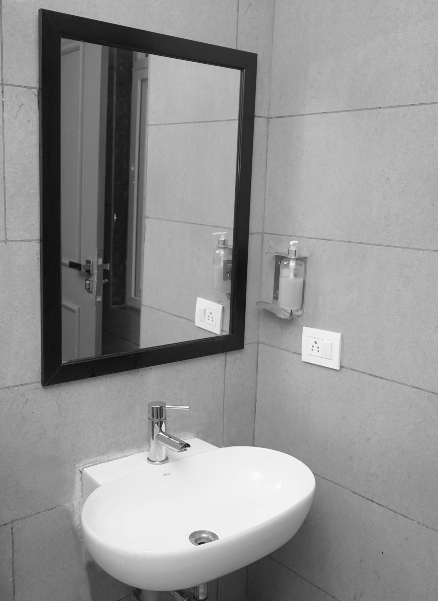 Suites Admiral Delhi Airport New Delhi Eksteriør bilde